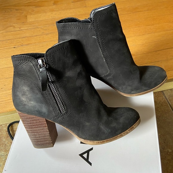 Black heeled bootie - Picture 3 of 5